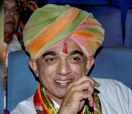 पूर्व केंद्रीय मंत्री जसवंत सिंह के पुत्र मानवेंद्र सिंह ने BJP छोड़कर थामा कांग्रेस का ‘हाथ’ पूर्व केंद्रीय मंत्री जसवंत सिंह के पुत्र मानवेंद्र सिंह ने BJP छोड़कर थामा कांग्रेस का 'हाथ'