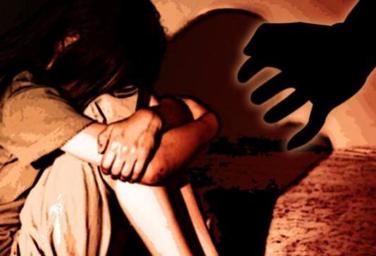 गायत्री प्रजापति के केस में आया नया मोड़, अब बड़ी बेटी ने कहा- मेरे साथ भी हुई थी रेप की कोशिश गायत्री प्रजापति के केस में आया नया मोड़, अब बड़ी बेटी ने कहा- मेरे साथ भी हुई थी रेप की कोशिश