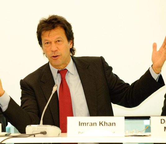 पाकिस्तान : PM इमरान खान ने IMF के सामने फैलाया हाथ पाकिस्तान : PM इमरान खान ने IMF के सामने फैलाया हाथ