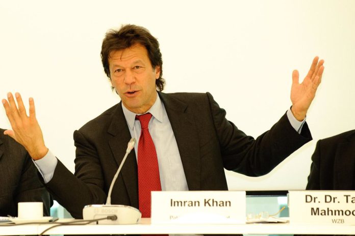पाकिस्तान : PM इमरान खान ने IMF के सामने फैलाया हाथ