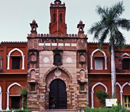 AMU विवाद: दो छात्रों के खिलाफ देशद्रोह का केस दर्ज AMU विवाद: दो छात्रों के खिलाफ देशद्रोह का केस दर्ज
