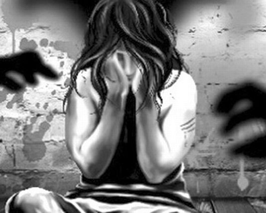 चाचा करता था अपनी ही भतीजी का यौन शोषण, पंचायत ने सुनाया तुगलकी फरमान चाचा करता था अपनी ही भतीजी का यौन शोषण, पंचायत ने सुनाया तुगलकी फरमान