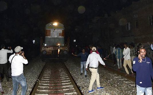 अमृतसर हादसा: मलबे से लाश निकालने का काम अब भी जारी