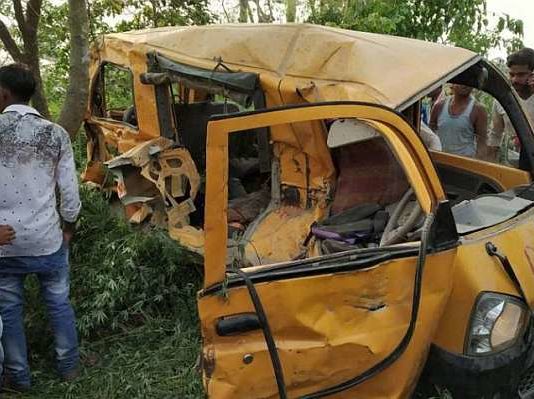 एमपी: सतना में छात्रों से भरी गाड़ी बस से टकराई, 7 बच्चों सहित ड्राइवर की मौत accident in satna