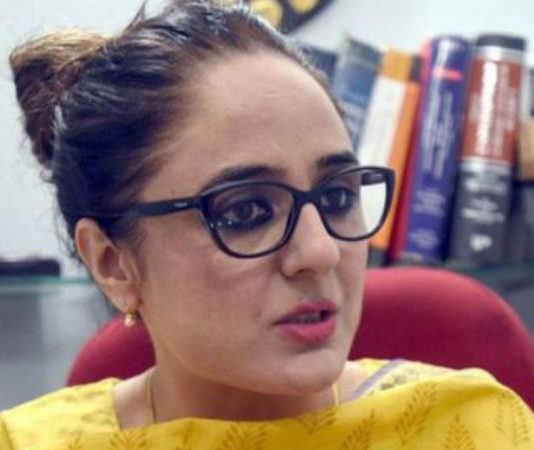 कठुआ गैंगरेप केस में पीड़ित परिवार ने वकील दीपिका को मामले से हटाया कठुआ गैंगरेप केस में पीड़ित परिवार ने वकील दीपिका को मामले से हटाया
