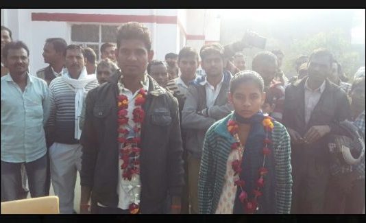 UP: टेंशन में था प्रेमी युगल, दरोगा जी ने थाने में ही करा दी शादी टेंशन में था प्रेमी युगल, दरोगा जी ने थाने में ही करा दी शादी