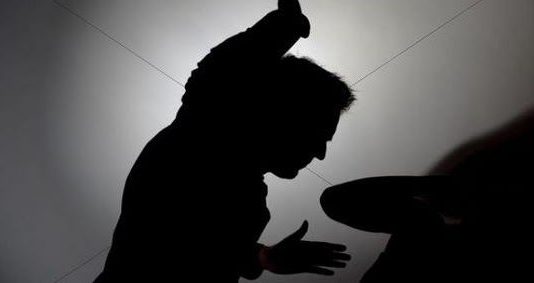 आंध्र प्रदेश: स्कूल में टीचर ने बच्चों के कपड़े उतरवाकर दी सजा, वायरल हो रहा वीडियो Student beaten by teacher in Andhra Pradesh