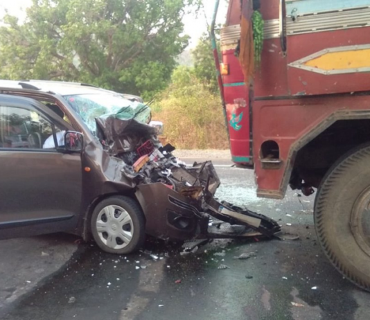 ट्रक ने मारी कार को टक्कर, एक ही परिवार के 5 लोगों की दर्दनाक मौत