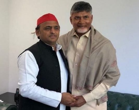 अखिलेश यादव से मिले CM चंद्रबाबू नायडू, अब माया से करेंगे मुलाकात !