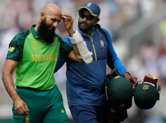 इस खिलाड़ी की घातक गेंदबाजी से घायल हुआ हाशिम अमला, मैदान छोड़कर जाना पड़ा बाहर