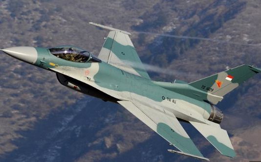 रमजान के पवित्र महीने पर देशभर में गश्त लगाता है ये फाइटर प्लेन !