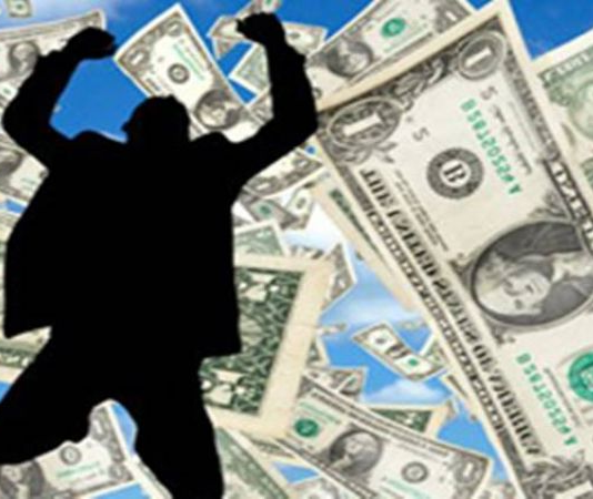 एक गलती ने इस महिला को बना दिया लखपति, हाथ लगा जैकपोट और जीते 54 लाख