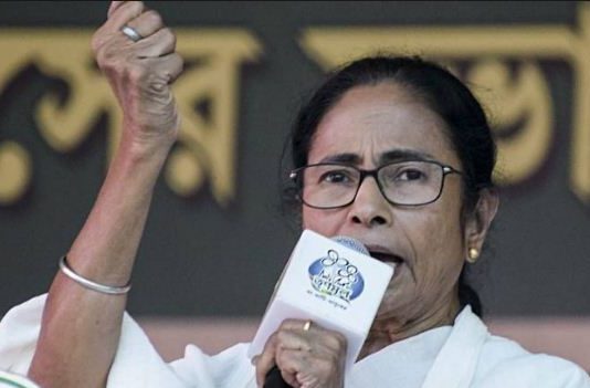 चुनाव आयोग के फैसले पर भड़कीं ममता, कहा- गुस्से में हैं बंगाल के लोग