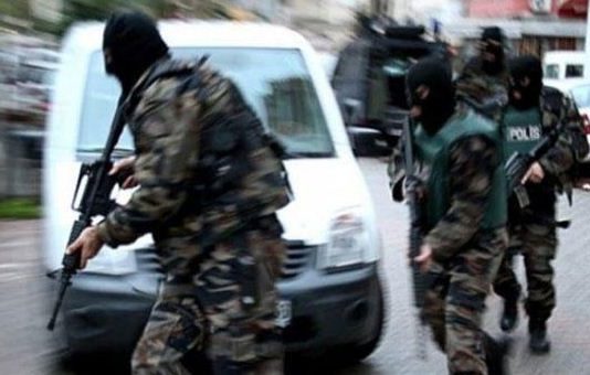 संसद में घुस रहे 2 आतंकवादियों को हिरासत में लिया गया, भारी मात्रा में विस्फोटक बरामद