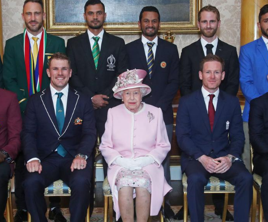 पाकिस्तान कप्तान ने खोला राज, इस वजह से ब्रिटेन की रानी से मिलने के दौरान पहनी थी सलवार कमीज