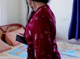 मां प्रेमी के साथ कर रही थी ये गंदा काम, बच्चे ने पकड़ा रंगेहाथ