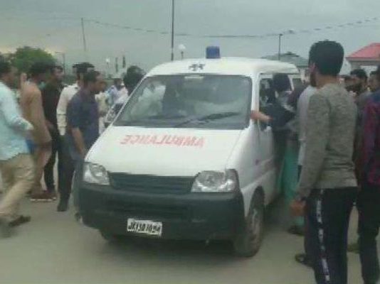 J&K: पुलवामा में पुलिस स्टेशन पर आतंकियों ने ग्रेनेड फेंका, 7 जख्मी