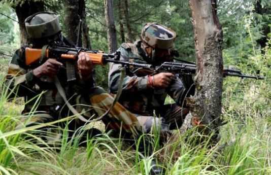 J&K: शोपियां में सुरक्षाबलों ने मार गिराए 2 आतंकी, भारी मात्रा में हथियार बरामद