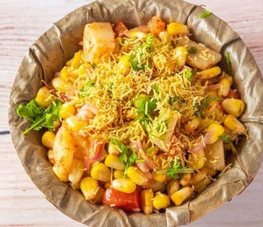 बच्चों के टिफिन के लिए घर पर बनाएं कार्न आलू मसाला चाट, जानें विधि