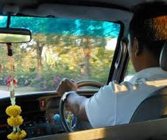 अब मुस्लिम कैब ड्राइवर की पिटाई, जय श्री राम’ बोलने को कहा गया