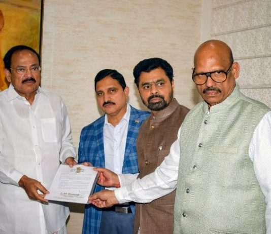 चंद्रबाबू नायडू को तगड़ा झटका, TDP के 4 सांसद BJP में शामिल