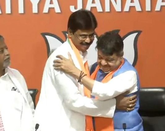 ममता बनर्जी को तगड़ा झटका, TMC विधायक और 12 पार्षद BJP में शामिल !