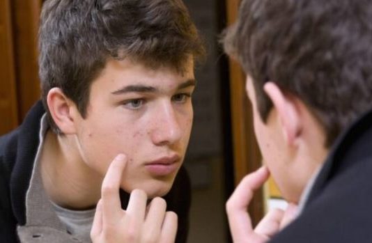 बरसात के मौसम में पुरुषों को झेलनी पड़ती हैं ये 5 त्वचा संबधित समस्याएं, जानें बचाव