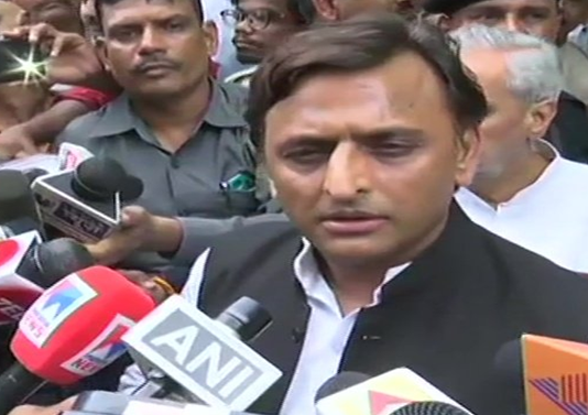 SP मुखिया अखिलेश यादव बोले- कुलदीप सेंगर पर कार्रवाई करे सरकार, BJP पार्टी से निकाले !