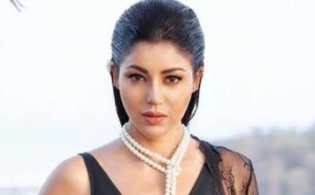 ब्लैक बिकिनी में नजर आई एक्ट्रेस, तो पति बोले- अब घर वापस आ जाओ !