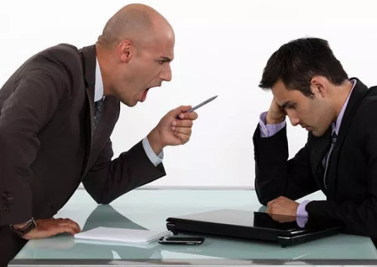 अगर ऑफिस में आपके बॉस खराब है तो पड़ सकता है दिल पर बुरा असर !