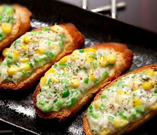 बारिश के मौसम में कॉर्न चीज टोस्ट बनाकर घरवालों को करें इंप्रेस !