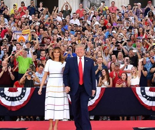 डोनाल्ड ट्रंप ने कुछ इस अंदाज में की अमेरिकी सेना की तारीफ !