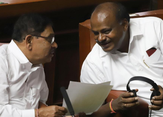 कर्नाटक: राज्यपाल ने CM कुमारस्वामी को लिखी चिट्ठी, कहा- 6 बजे तक साबित करें बहुमत