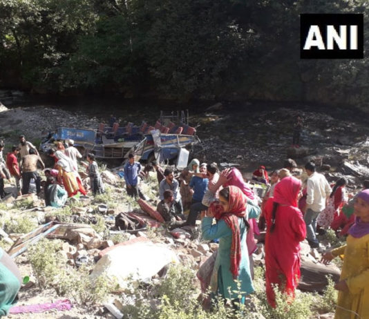 अभी- अभी- कश्मीर में हुआ दर्दनाक हादसा, 35 लोगों की मौत