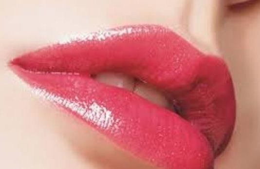 होठों के कालेपन को दूर करने के लिए अपनाएं ये फायदेमंद 5 टिप्स