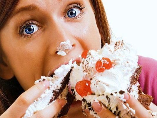 मीठा खाना ज्यादा पसंद है तो हो जाइए सावधान, ये बिमारियां पड़ सकती हैं आपके पीछे