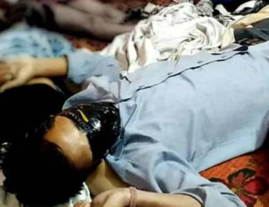 मुंह पर चिपके हुए थे ब्लैक टेप, घर में मृत मिला पूरा परिवार
