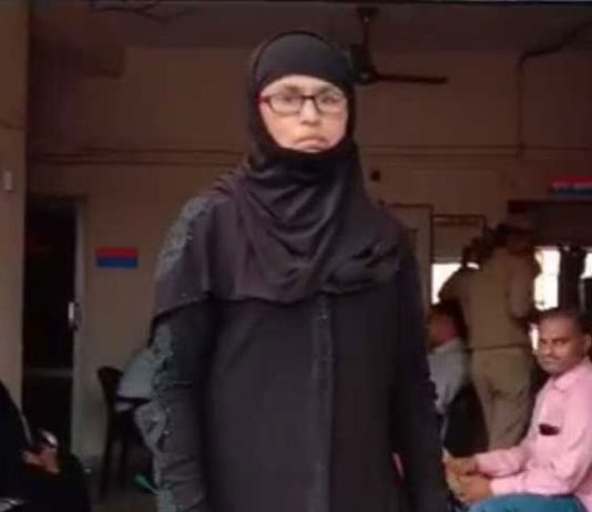 UP: मुस्लिम महिला ने ली BJP की सदस्यता तो मकान मालिक ने घर से निकाला !