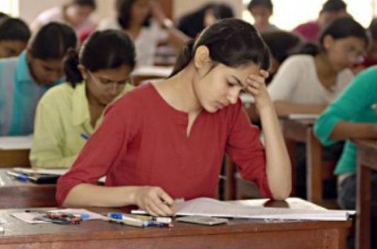 UP Board : ढाई गुना तक बढ़ाई 10वीं-12वीं की परीक्षा फीस