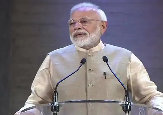 पेरिस: Article 370 पर बोले Pm मोदी, गांधी के देश में अब टेंपररी नहीं चलेगा !