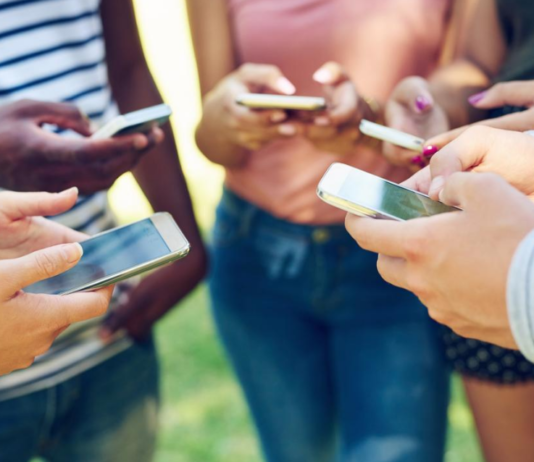 स्मार्टफोन के ज्यादा इस्तेमाल से आपके दिमाग पर डालता है बुरा असर