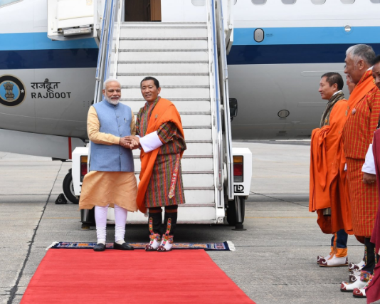 भूटान में PM MODI का जोरदार स्वागत, थिम्फू में गॉर्ड ऑफ ऑनर से सम्मानित !