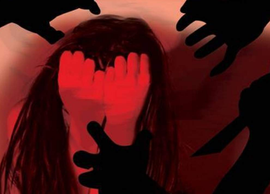 जुएं में पत्नी को दांव पर लगाया, हार गया तो दोस्तों ने किया गैंगरेप !