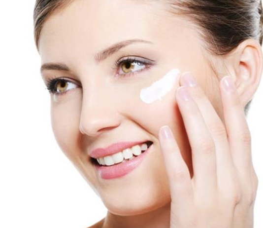 आपके चेहरे को खराब कर देंगी आंखों के नीचे की झुर्रियां, ऐसे पाएं छुटाकारा