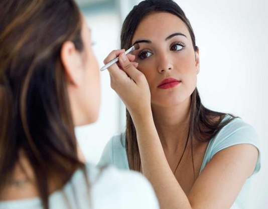 इस रक्षाबंधन अपने चेहरे को बनाएं इंस्टेंट ग्लो, सिर्फ अपनाने होंगे ये टिप्स