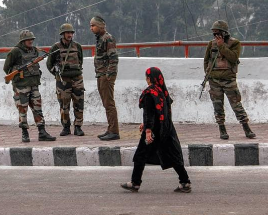 सुधर रहे J&K के हालात, आज से खुलेंगे सरकारी ऑफिस और स्कूल !