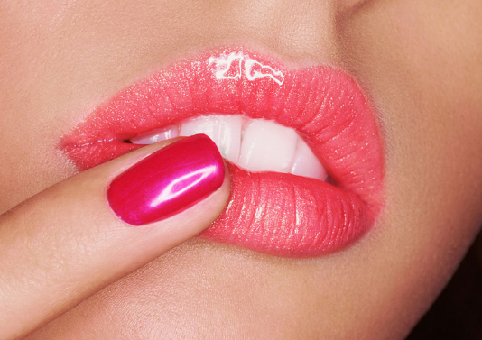 होठों की खूबसूरती को बरकरार रखने के लिए अपनाएं ये खास टिप्स !