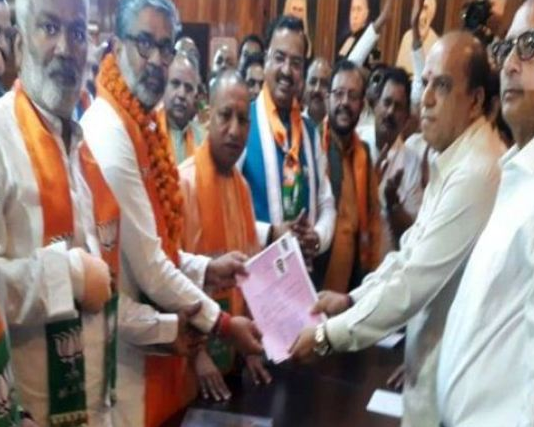 नीरज शेखर ने राज्यसभा के लिए दाखिल किया नामांकन पत्र, SP एमएलसी रहे साथ