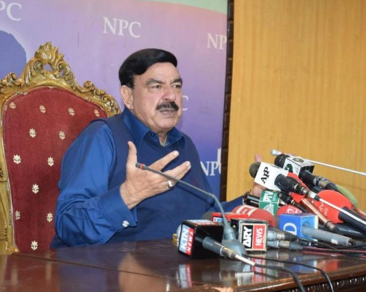 भारत को युद्ध की धमकी देने वाले पाक रेल मंत्री की लंदन में हुई थी पिटाई !