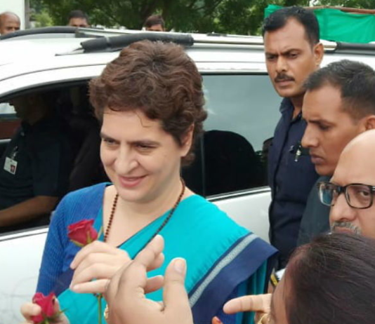 प्रियंका वाड्रा ने की सोनभद्र हत्याकांड के पीड़ित परिजनों से मुलाकात !